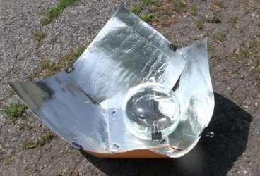 Homemade Copenhagen solar cooker cooking long grain brown rice.